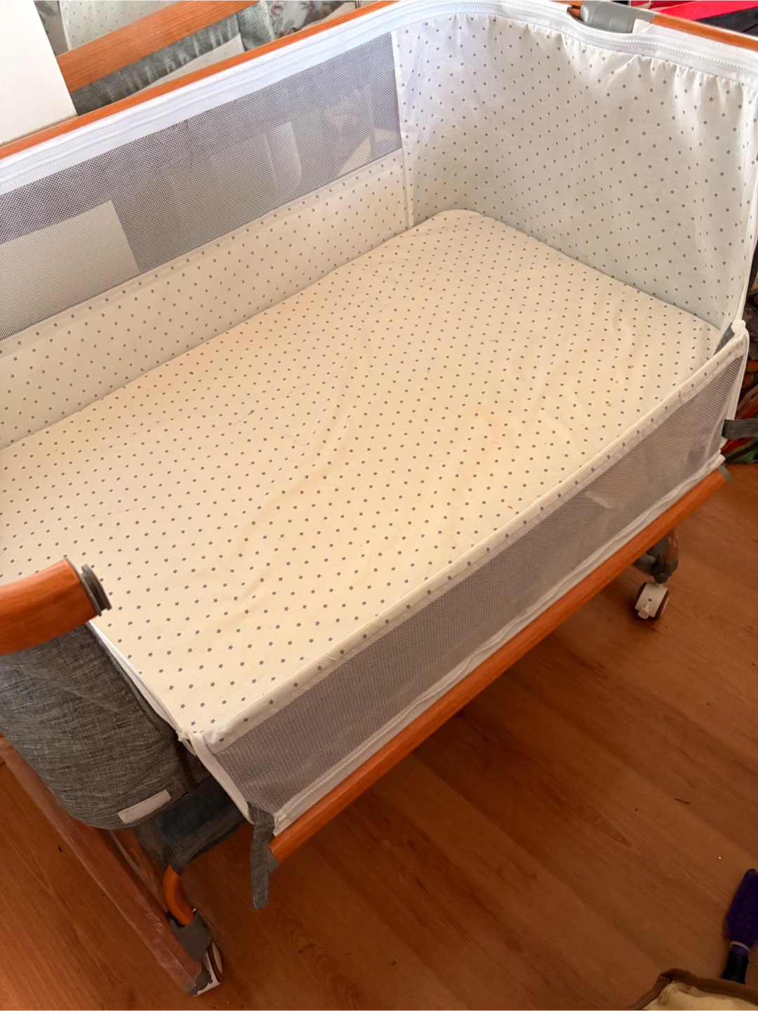 Baby bassinet w/mosquito net - photo 5
