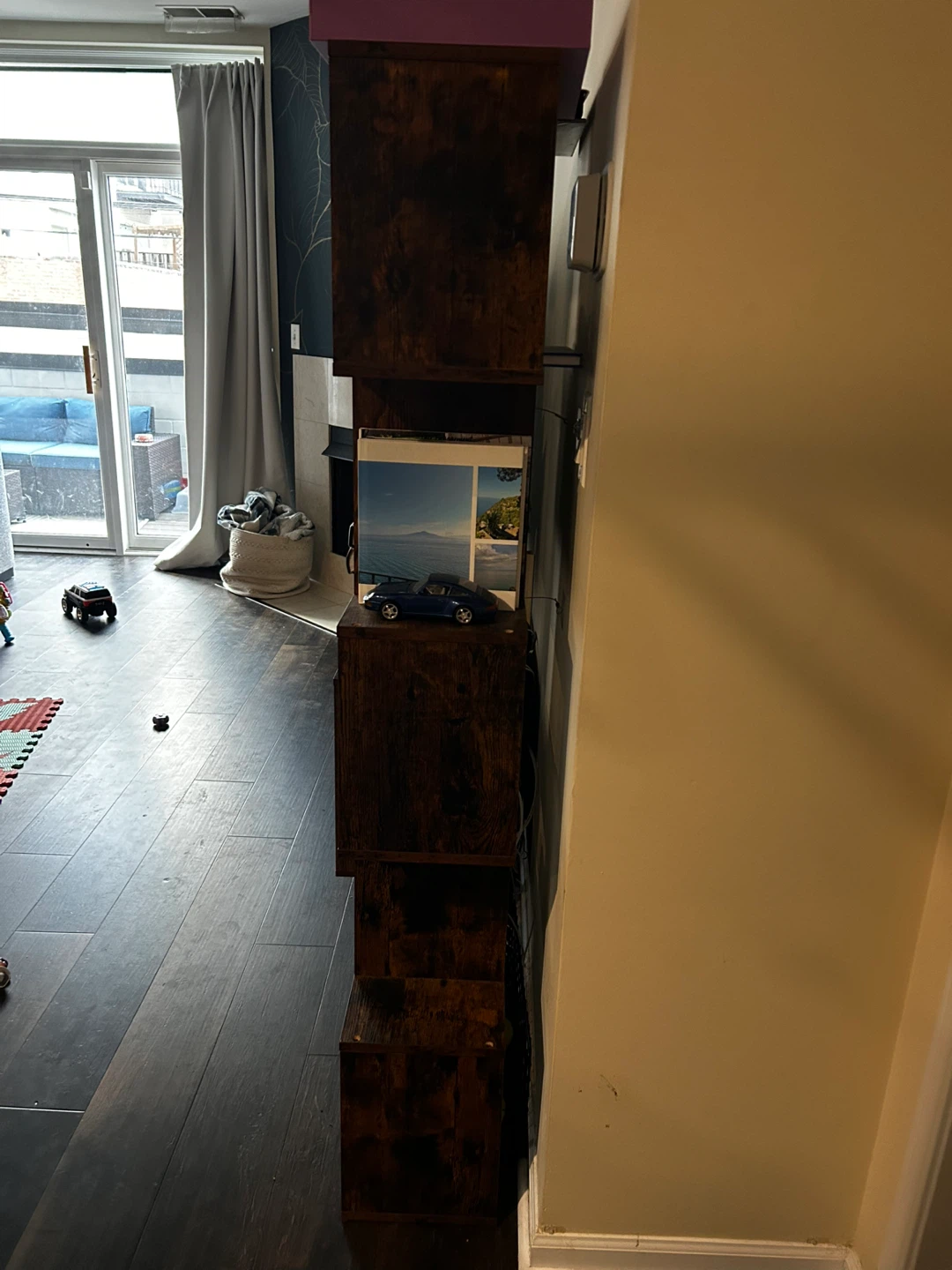 Rustic S-Shaped Wooden Display Bookshelf - photo 2