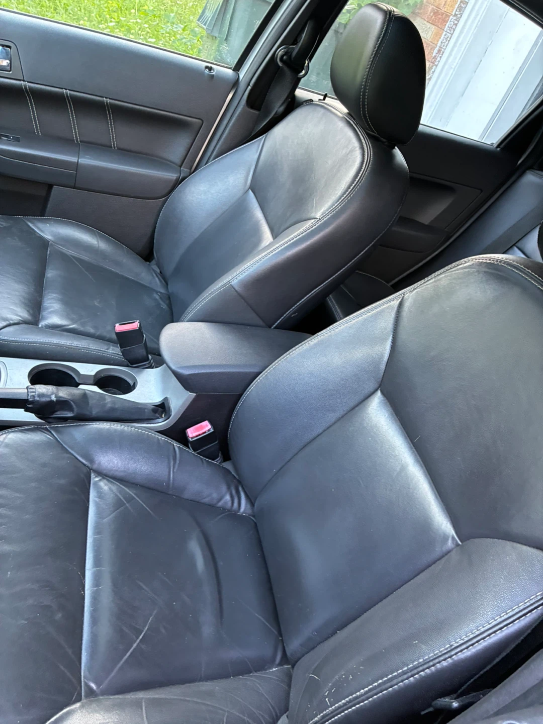 Ford Focus Sedan - photo 2