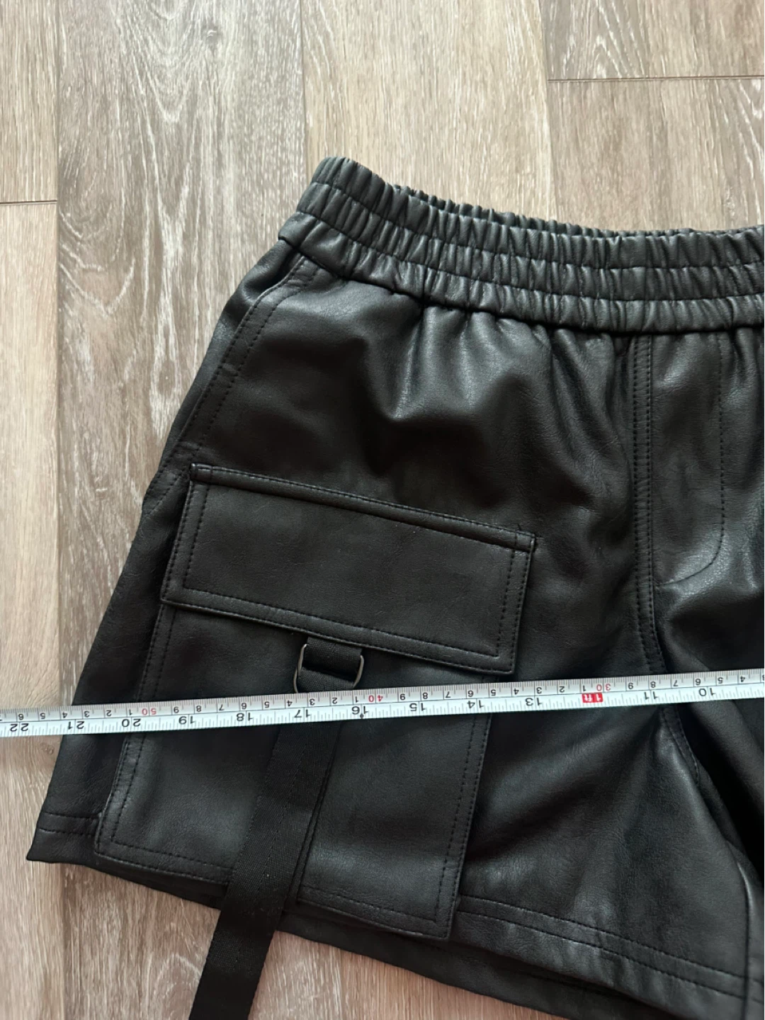 Black Faux Leather Cargo Shorts XS - photo 4