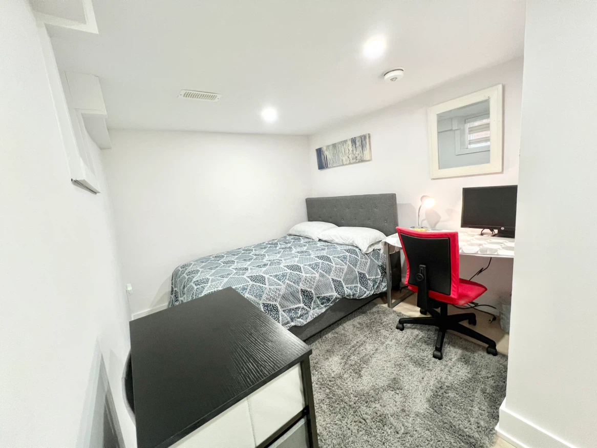 FULLY FURNISHED PRIVATE ROOM