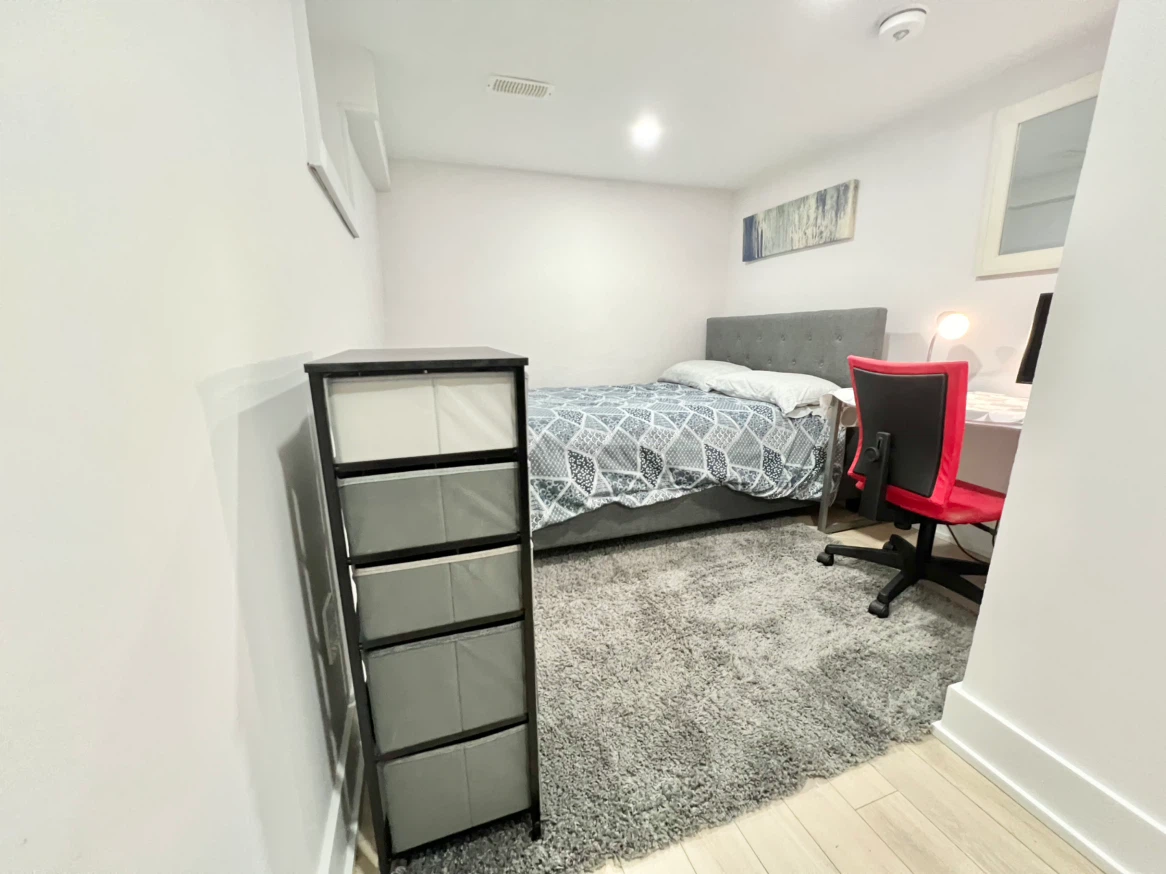 FULLY FURNISHED PRIVATE ROOM - photo 4