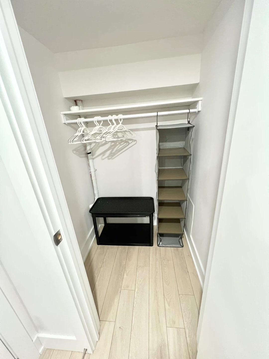 FULLY FURNISHED PRIVATE ROOM - photo 5