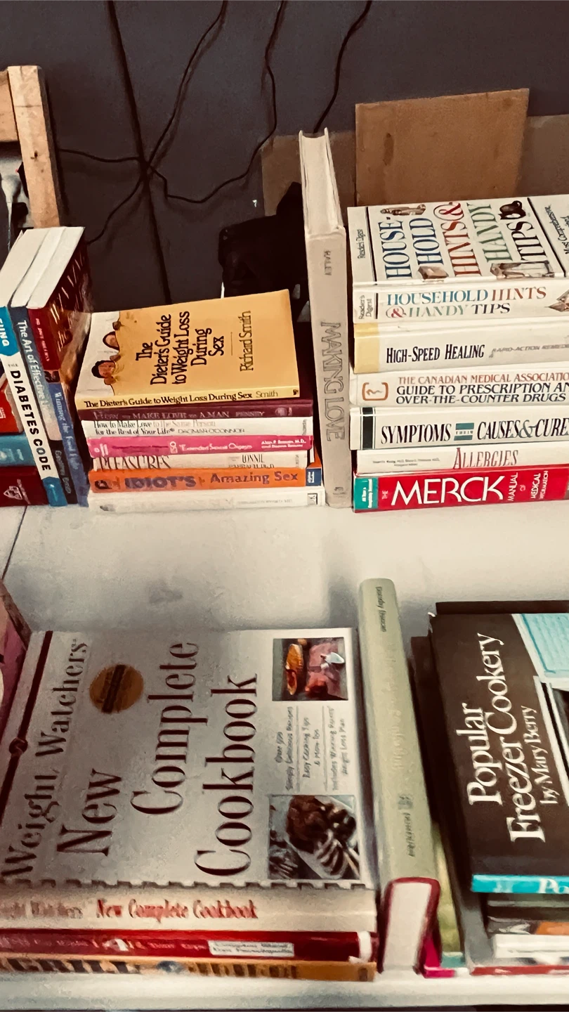 Book Sale Nothing over $2 - photo 4