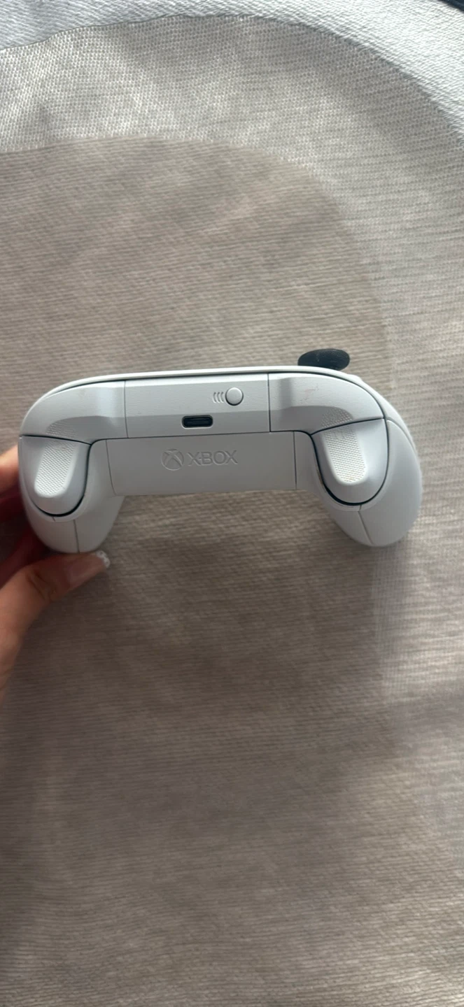White Xbox Wireless Controller - photo 2
