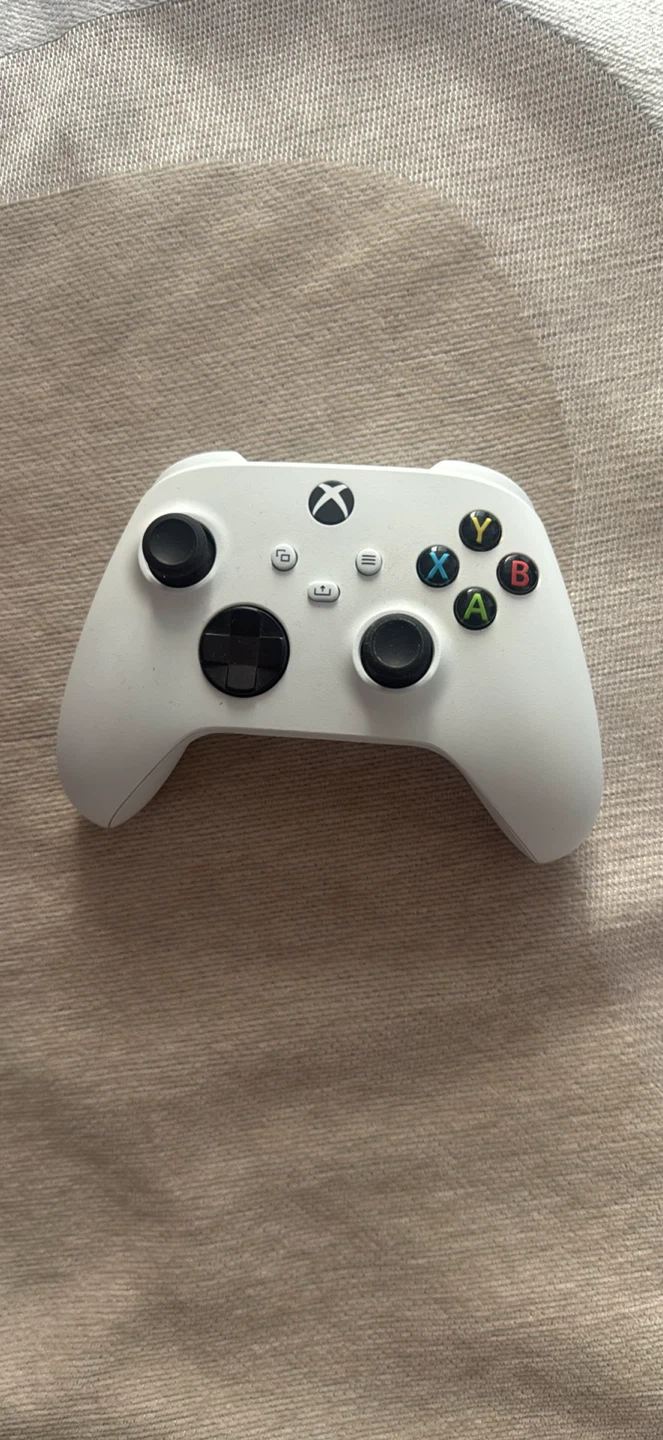 White Xbox Wireless Controller