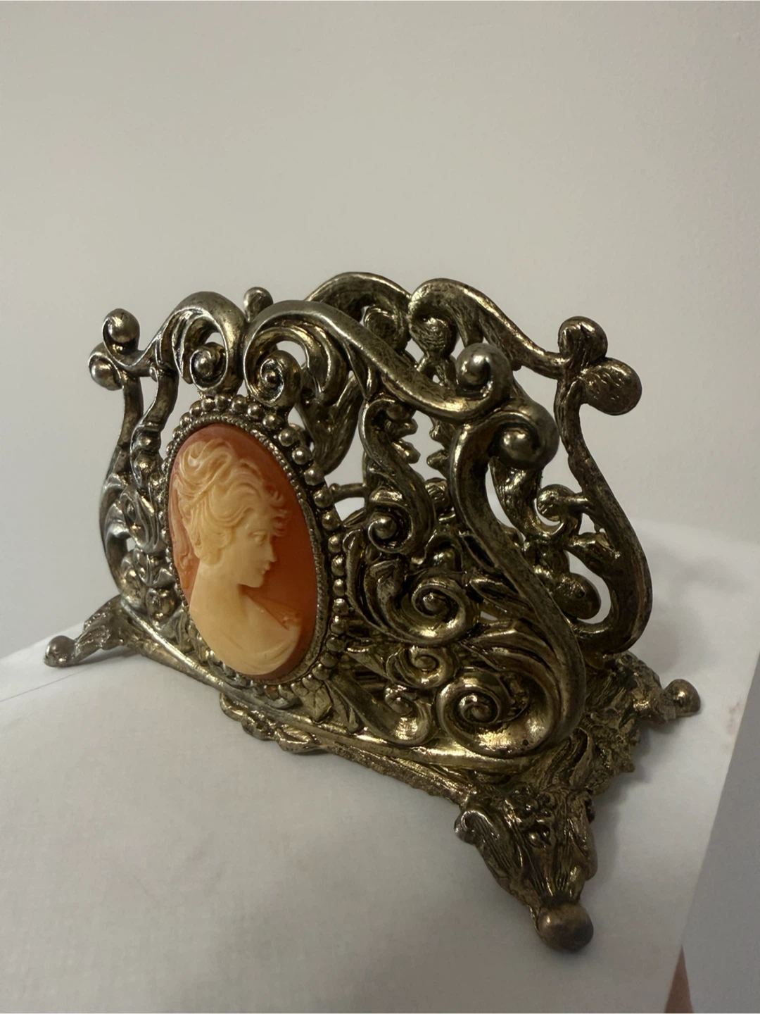 Vintage Metal Cameo Napkin Holder - photo 4