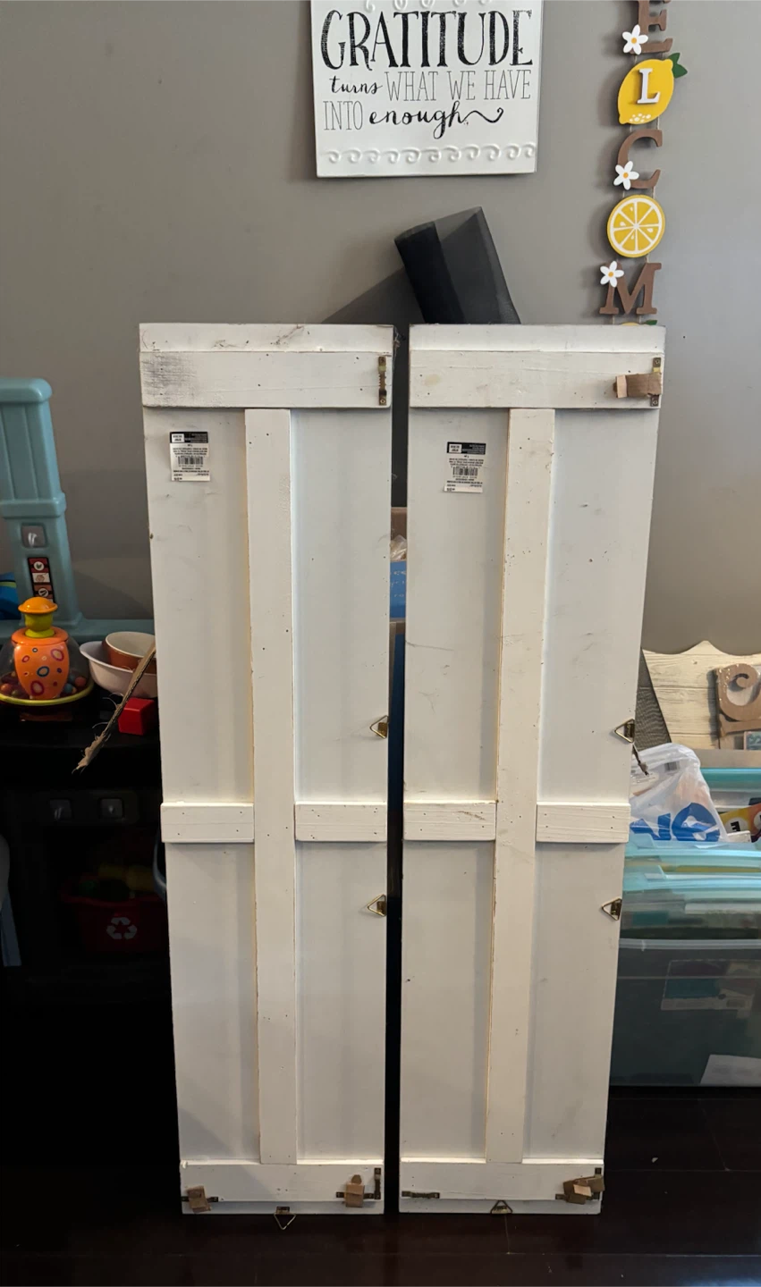 Set of Two White Decorative Wooden Shutters - photo 2