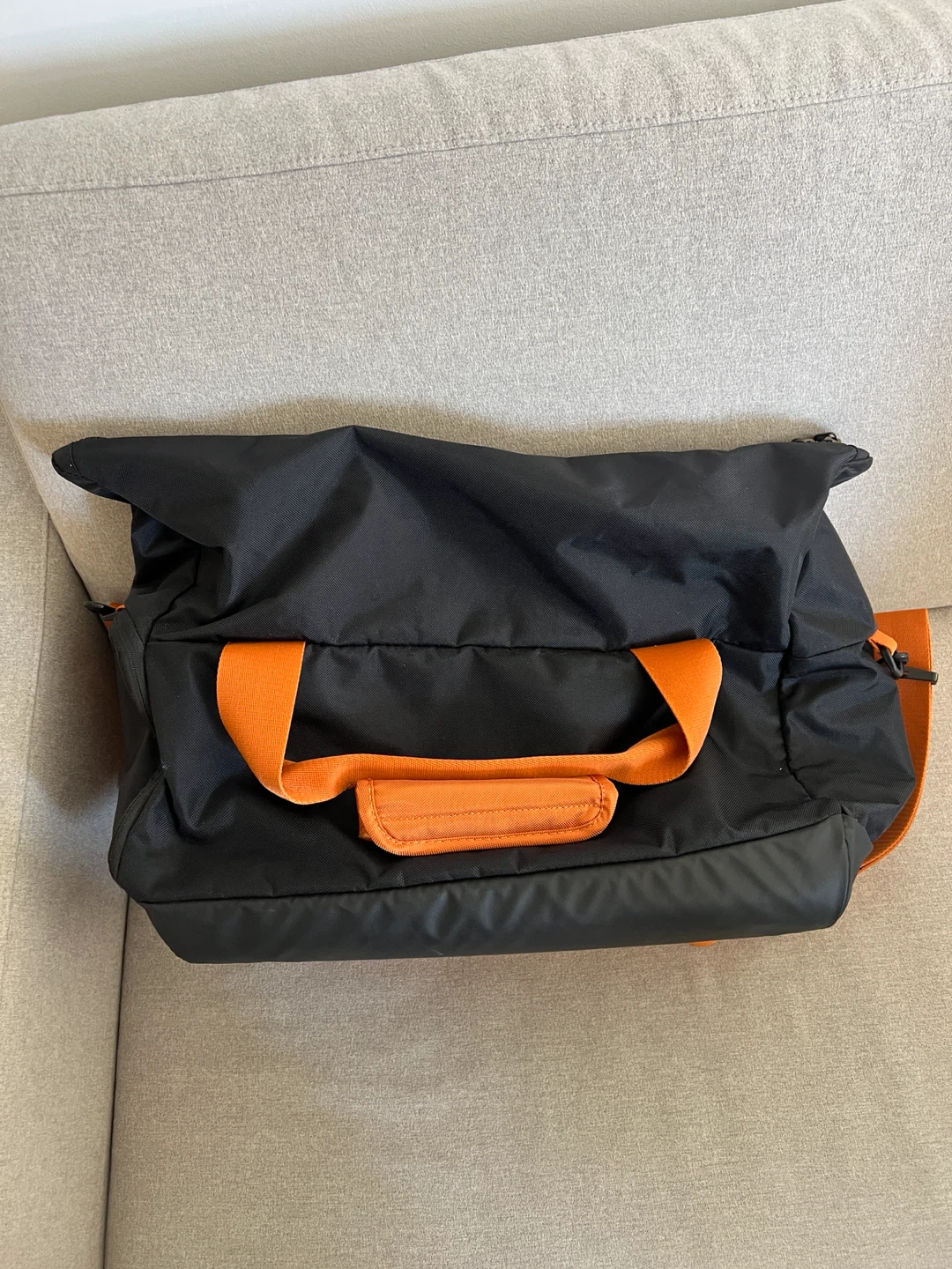 Nike black and orange duffel bag - photo 2