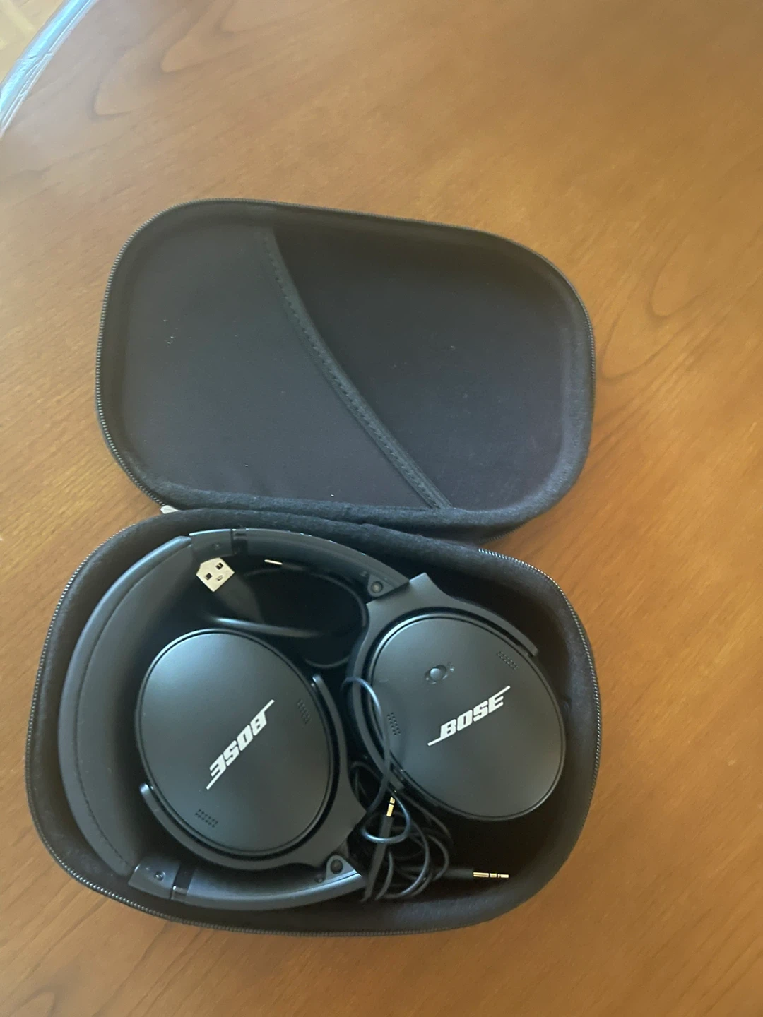 Bose Noise Cancelling Headphones with Case - photo 4