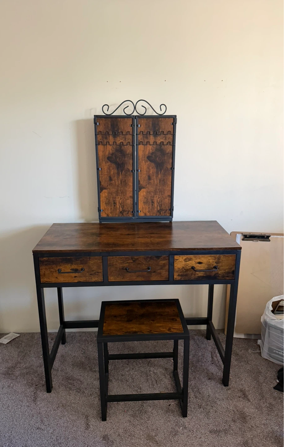 Vanity Table/ dressing table with Mirror