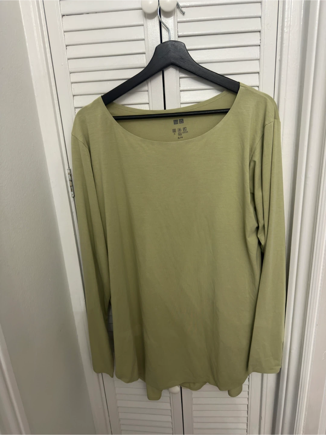 Uniqlo AIRism Long Sleeve Shirt - Light Green