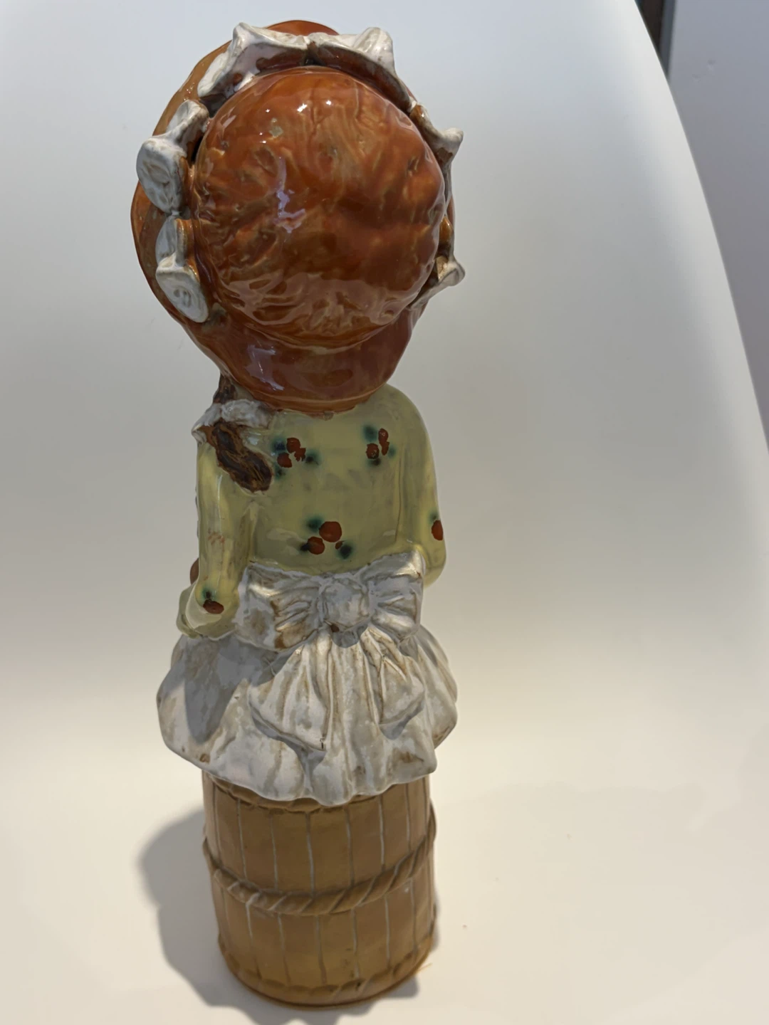 Vintage Mann Ceramic Girl Figurine with dried flowers - photo 5