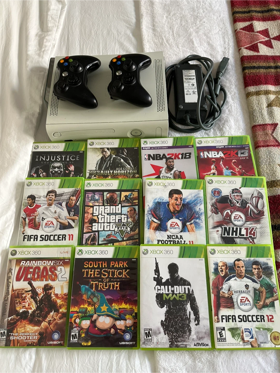XBOX 360 + 2 Controllers + 12 Games + Power Cord