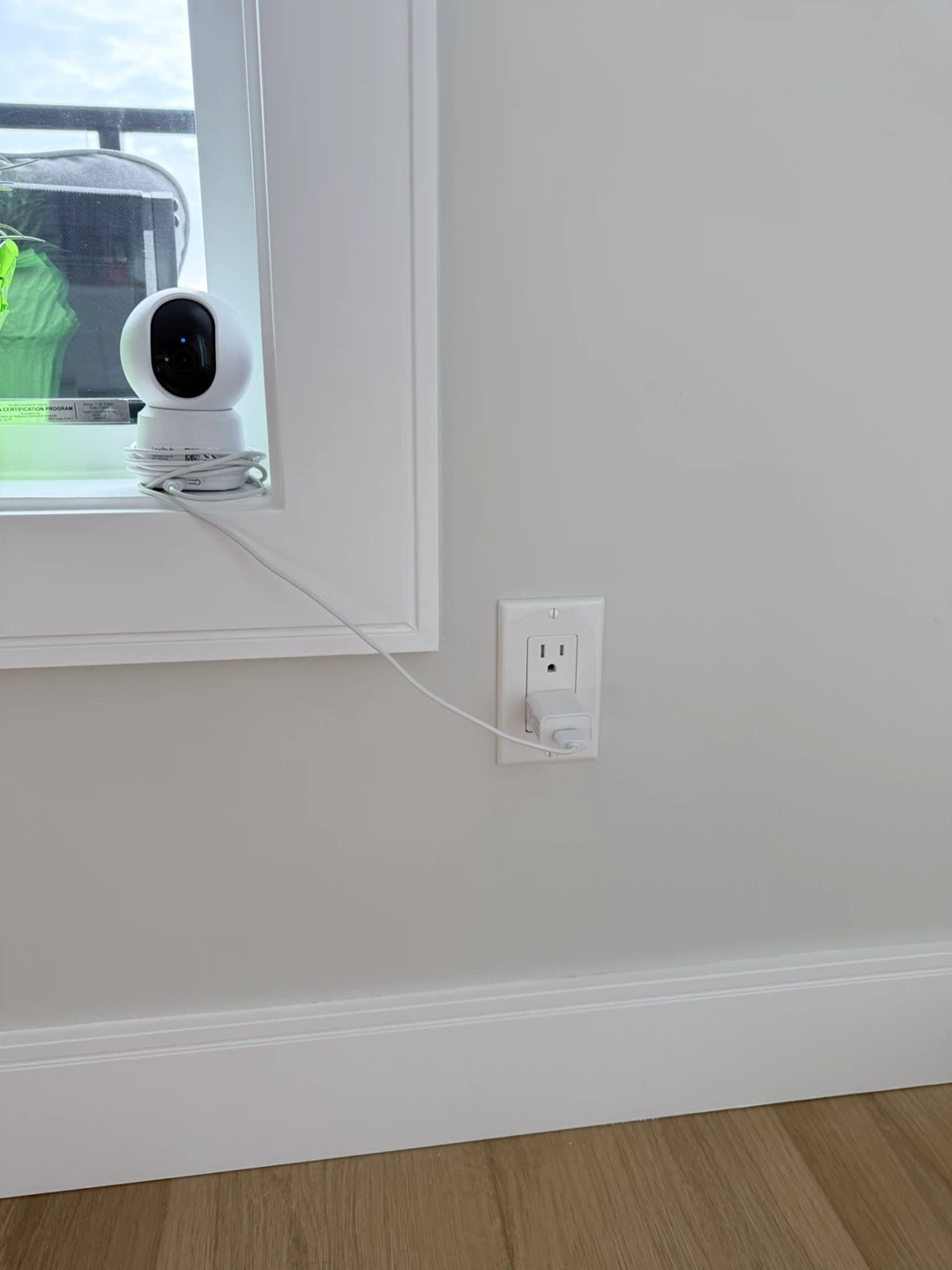 Laxihub P2T 3MP Indoor Wi-Fi Security Camera - photo 4