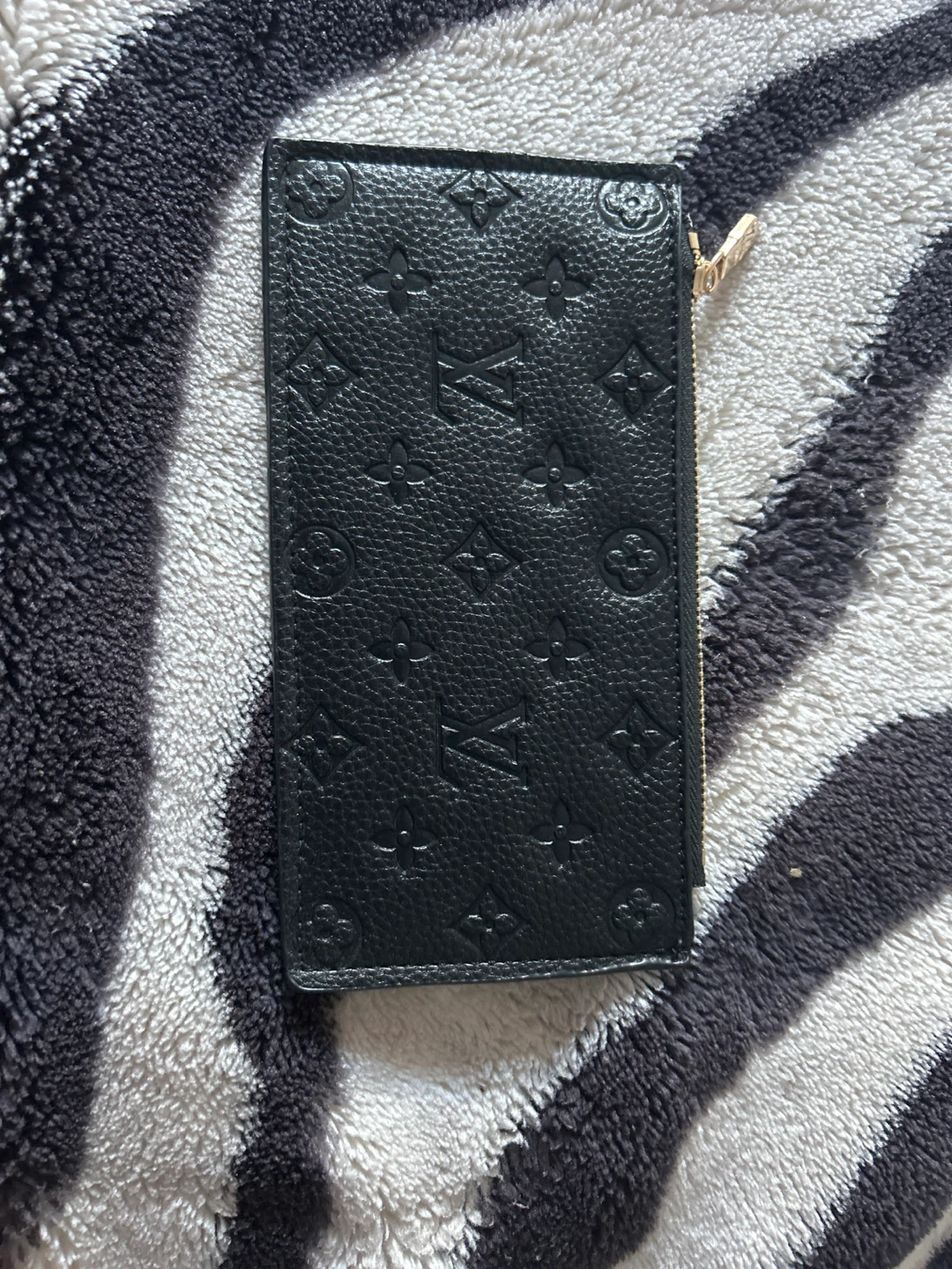 Shoulder Bag with Gold Chain Broken Clasp - photo 3