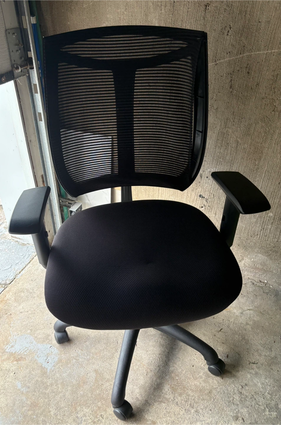 Black Mesh Office Chair - photo 2