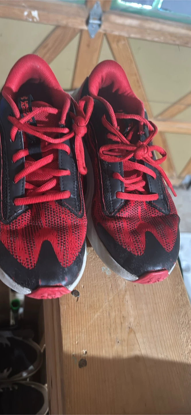 Under Armour Running Shoes Youth Size 5