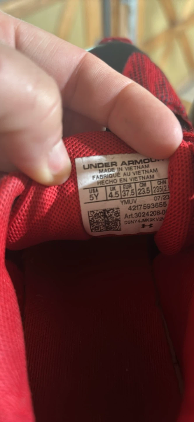 Under Armour Running Shoes Youth Size 5 - photo 2