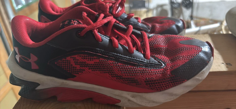 Under Armour Running Shoes Youth Size 5 - photo 4