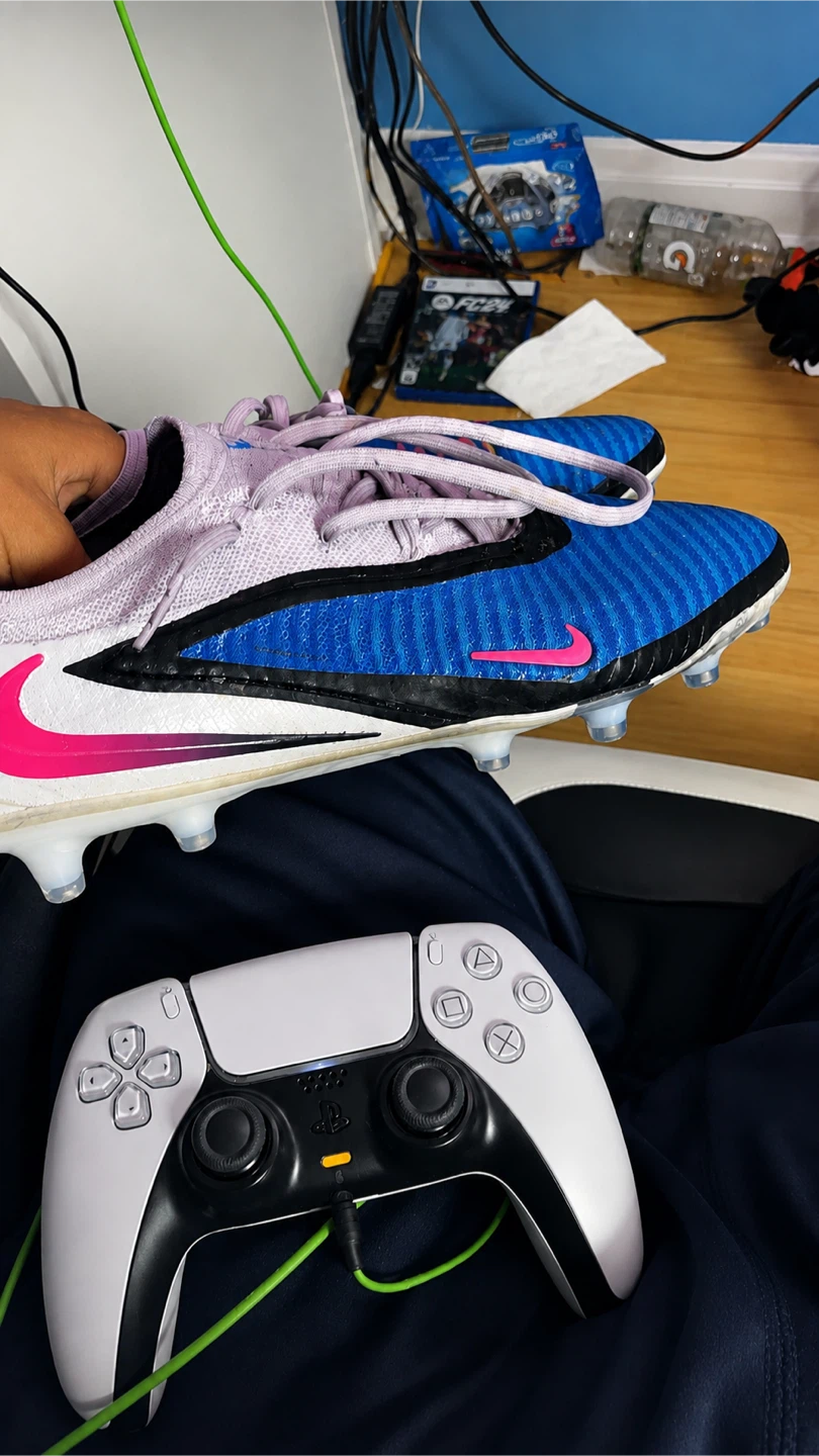 Nike Phantom elite Soccer Cleats - photo 2