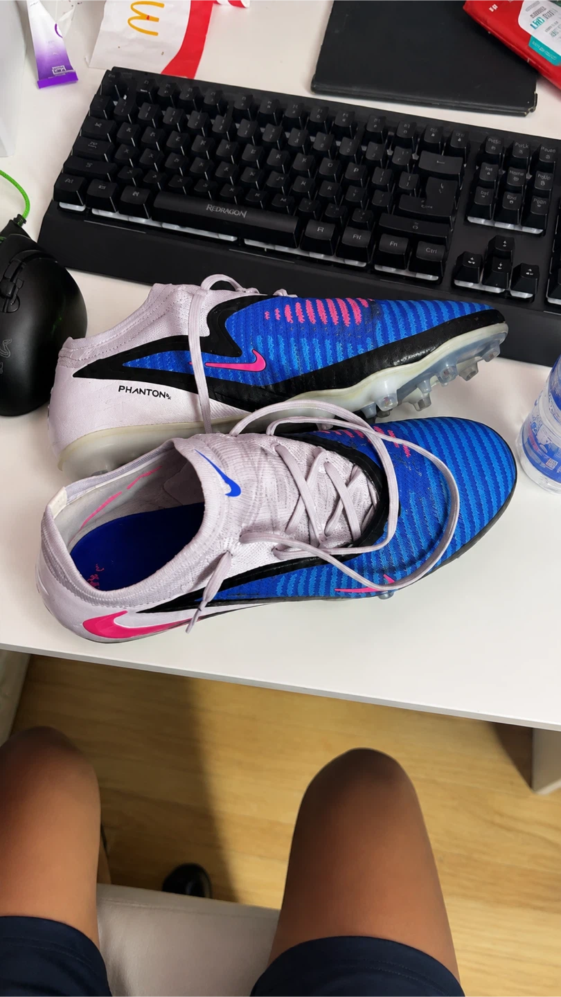 Nike Phantom elite Soccer Cleats - photo 3