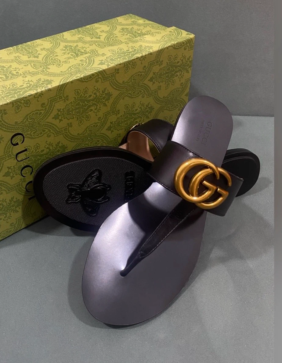 Gucci Black Leather GG Marmont Thong Sandals - photo 2