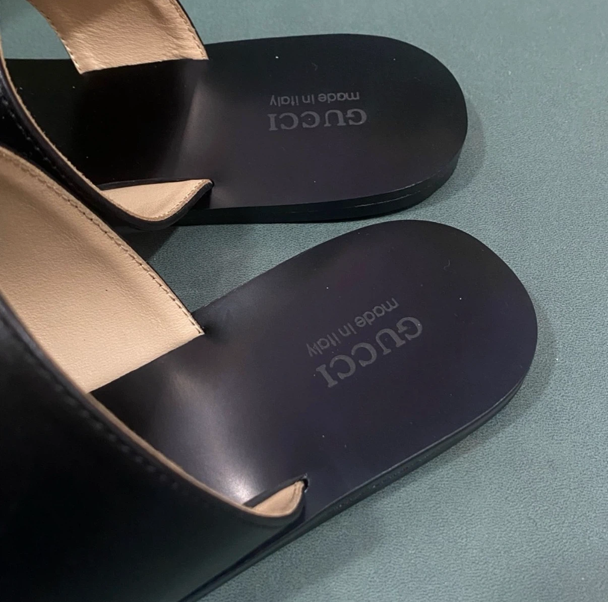 Gucci Black Leather GG Marmont Thong Sandals - photo 4
