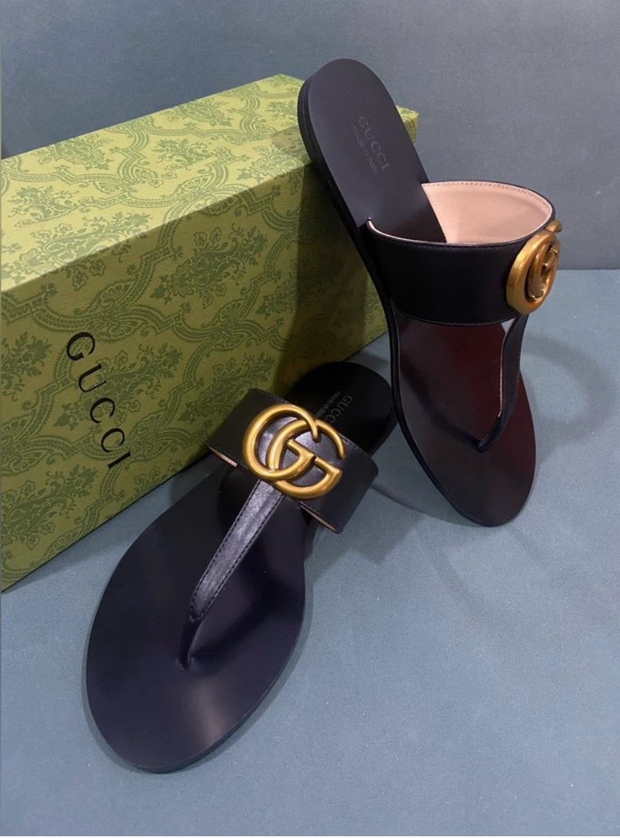 Gucci Black Leather GG Marmont Thong Sandals - photo 5