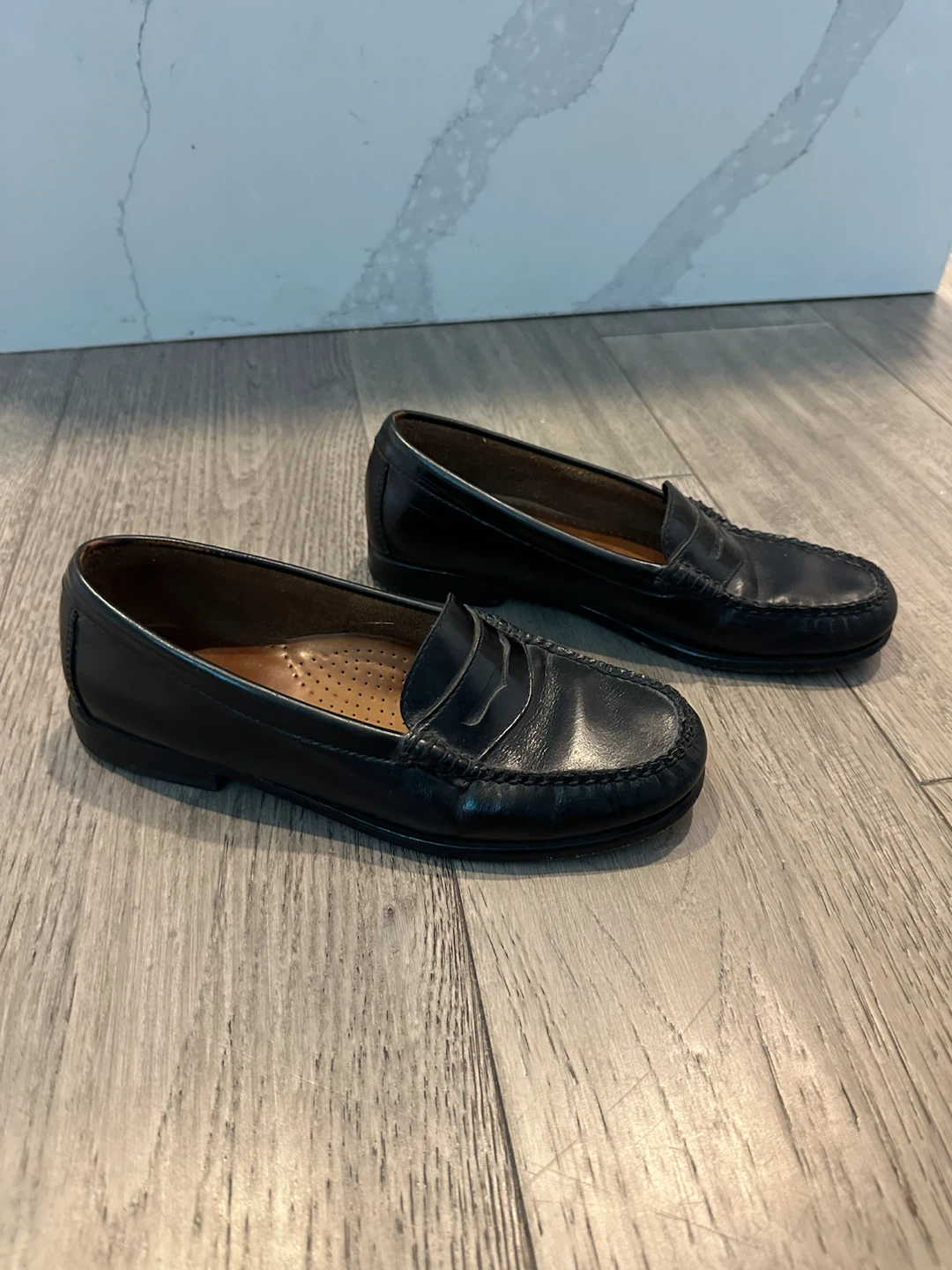 Women’s size 7 G.H. Bass & Co. Weejuns Loafers - photo 5