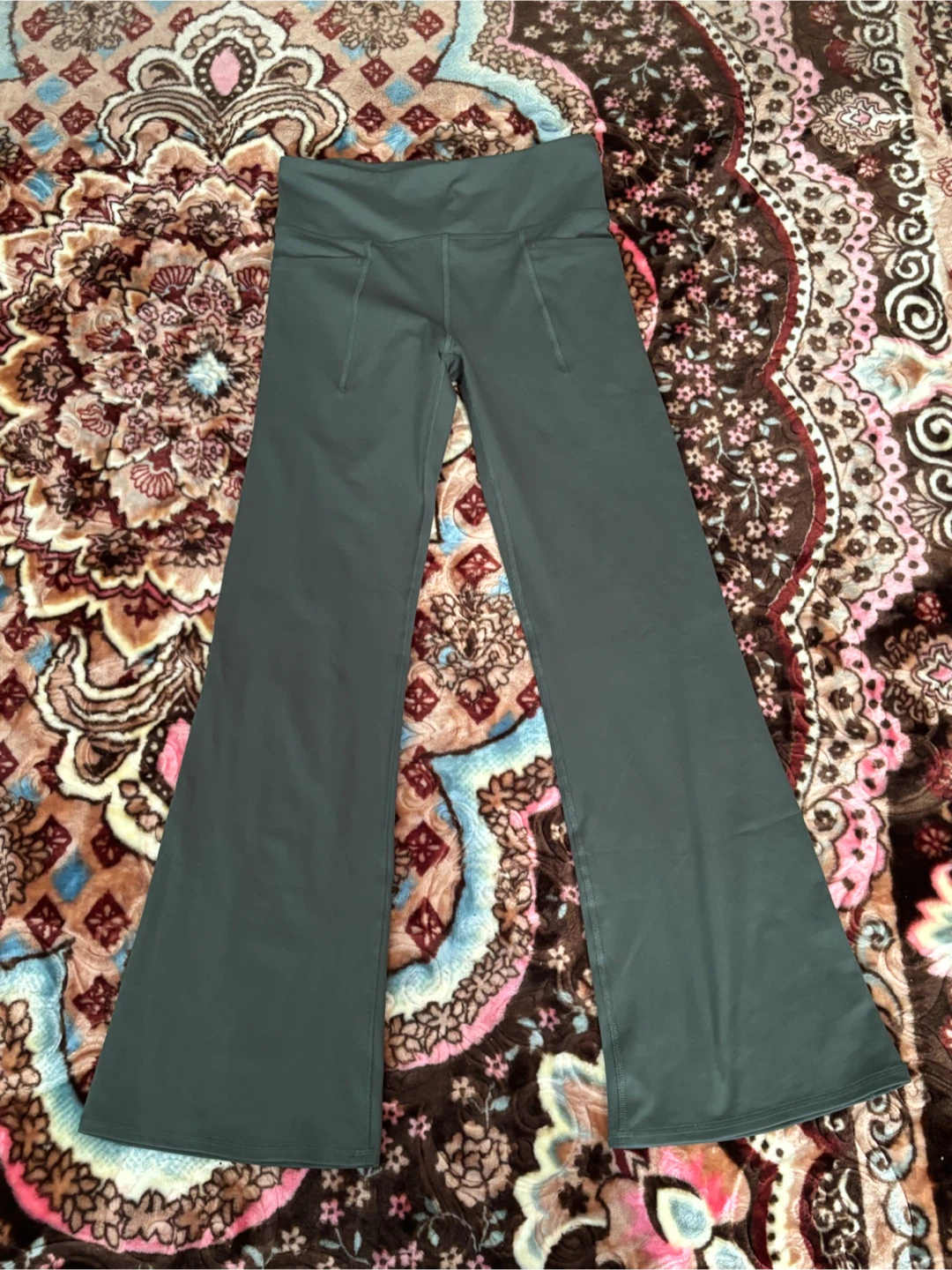 GapFit Flare Yoga Pants