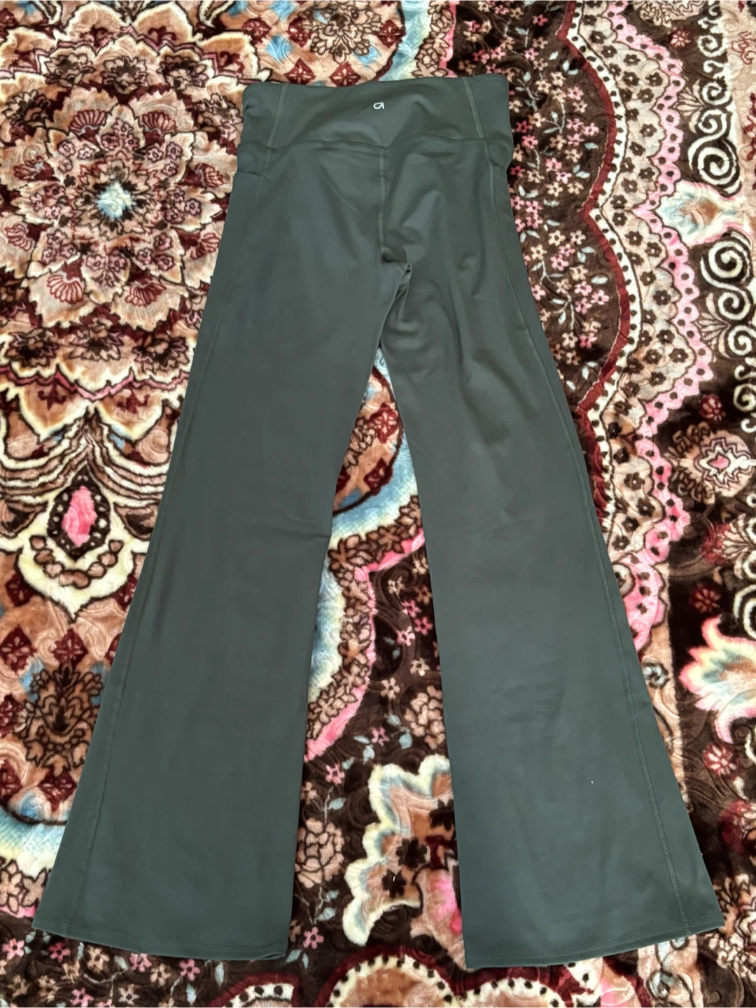GapFit Flare Yoga Pants - photo 3