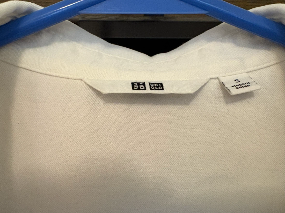 UNIQLO Button-Up Shirt_Small - photo 2