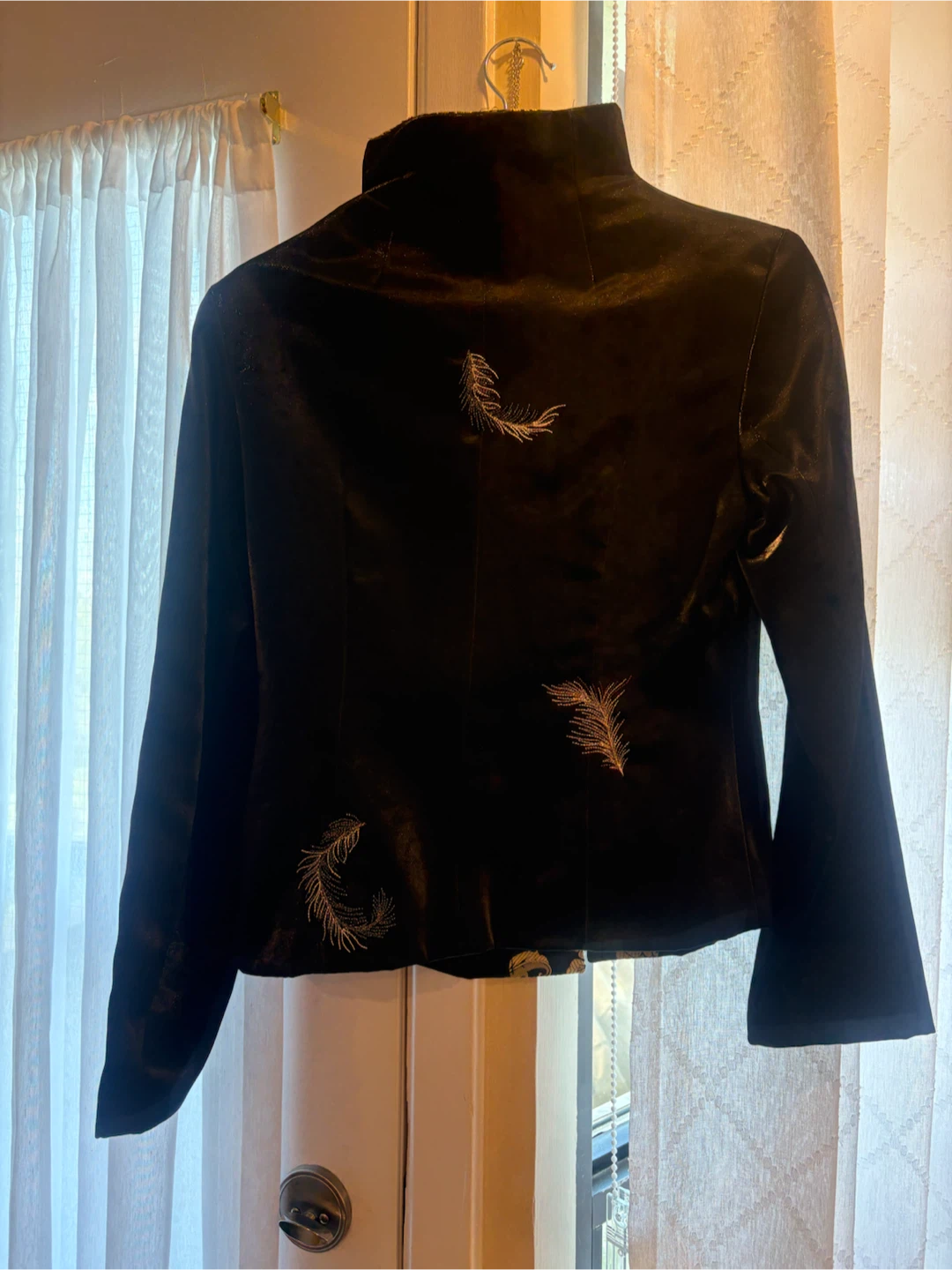 Black embroidered jacket with feather pattern - photo 4