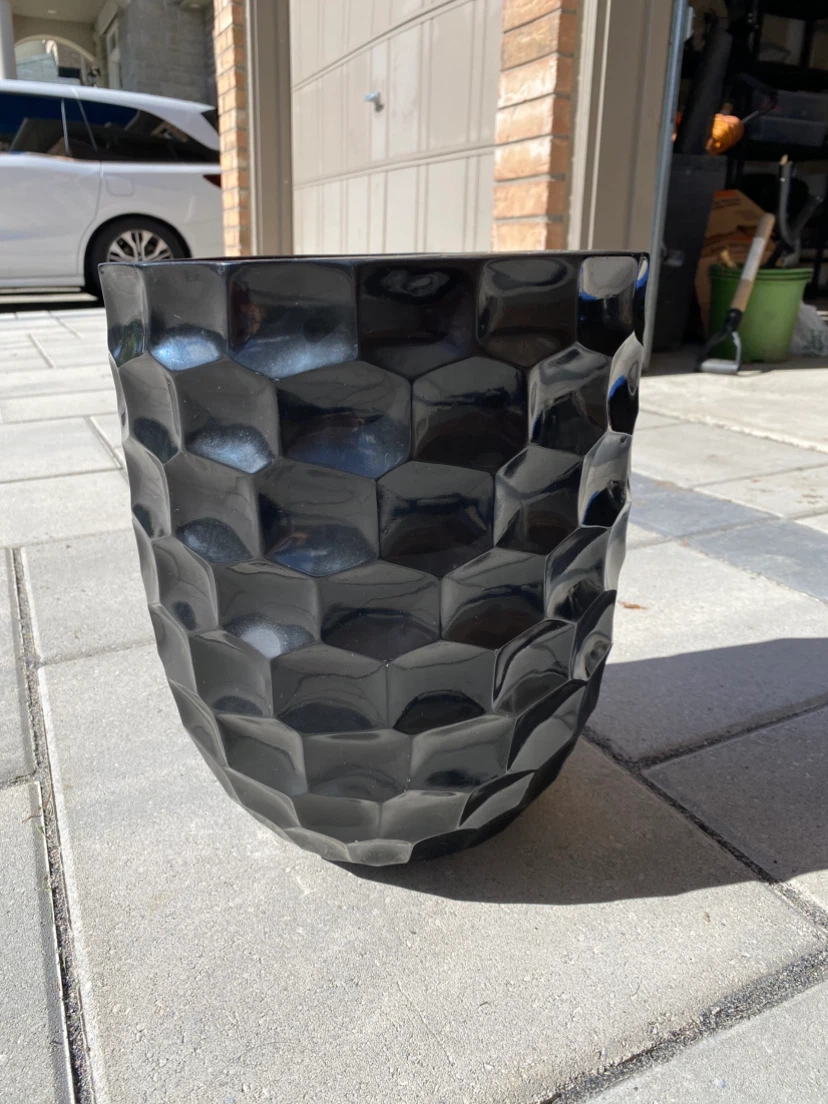 Black Honeycomb Textured Resin Planter - photo 2