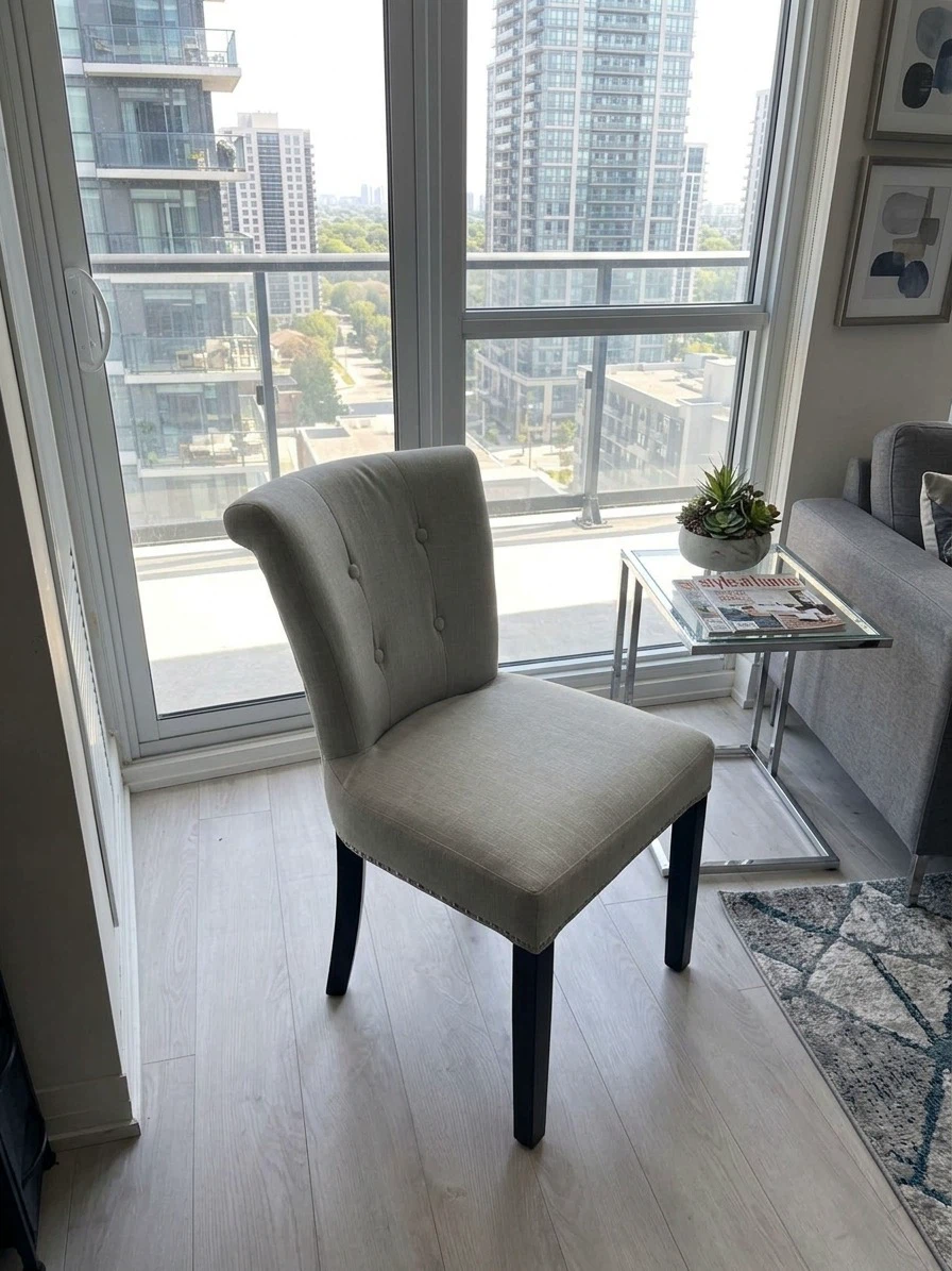 Accent Chair with Ring Pull