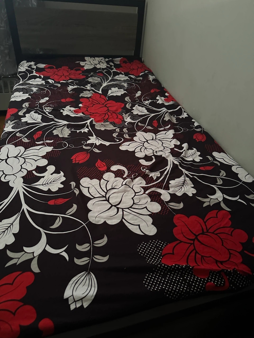 Single Bed Frame with Floral Bedding - photo 2