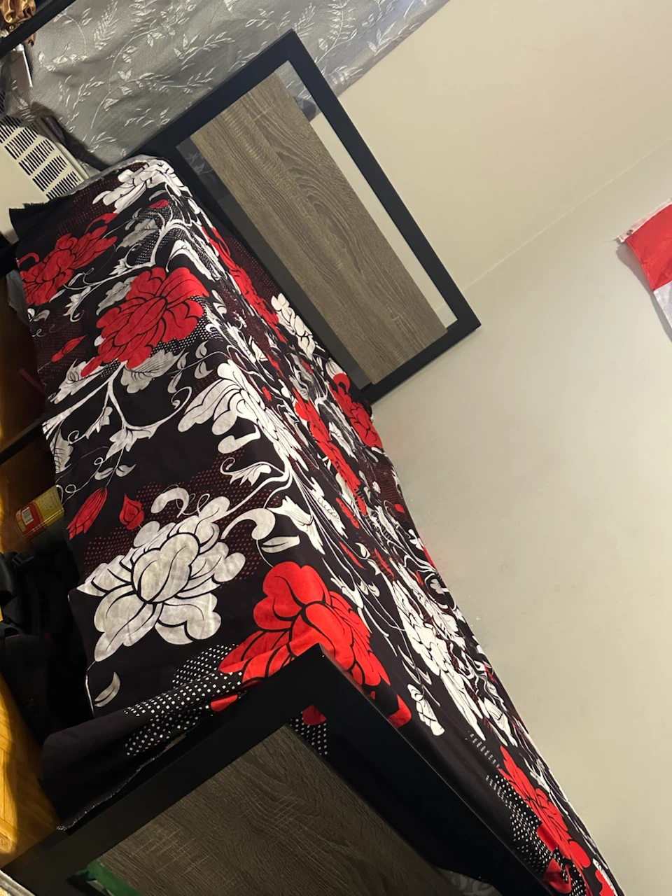 Single Bed Frame with Floral Bedding - photo 3