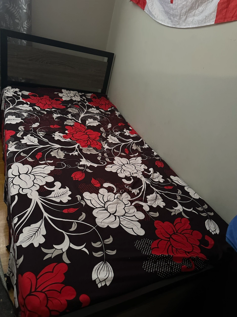Single Bed Frame with Floral Bedding - photo 4