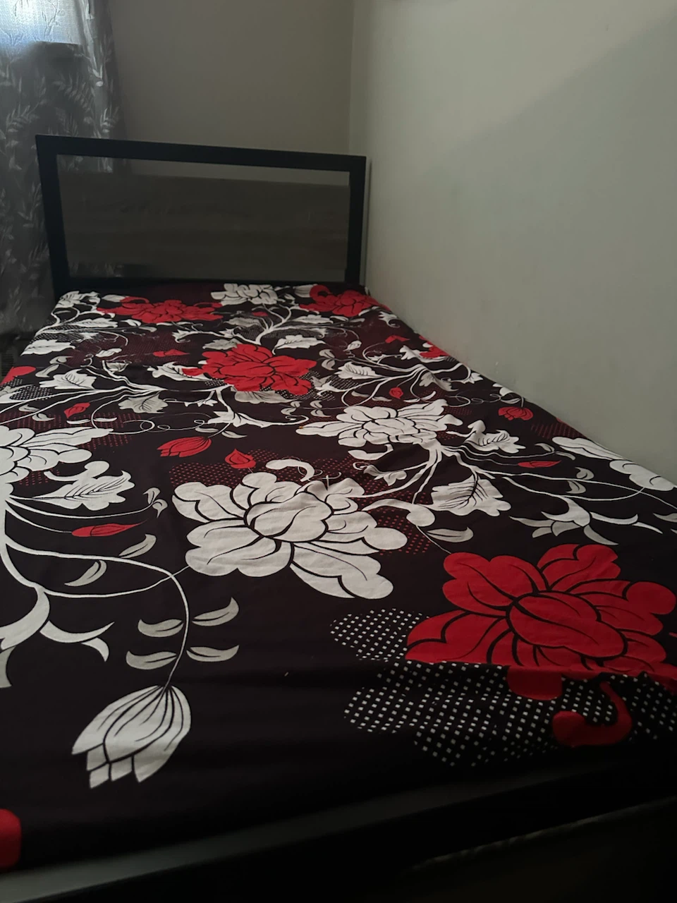Single Bed Frame with Floral Bedding - photo 5