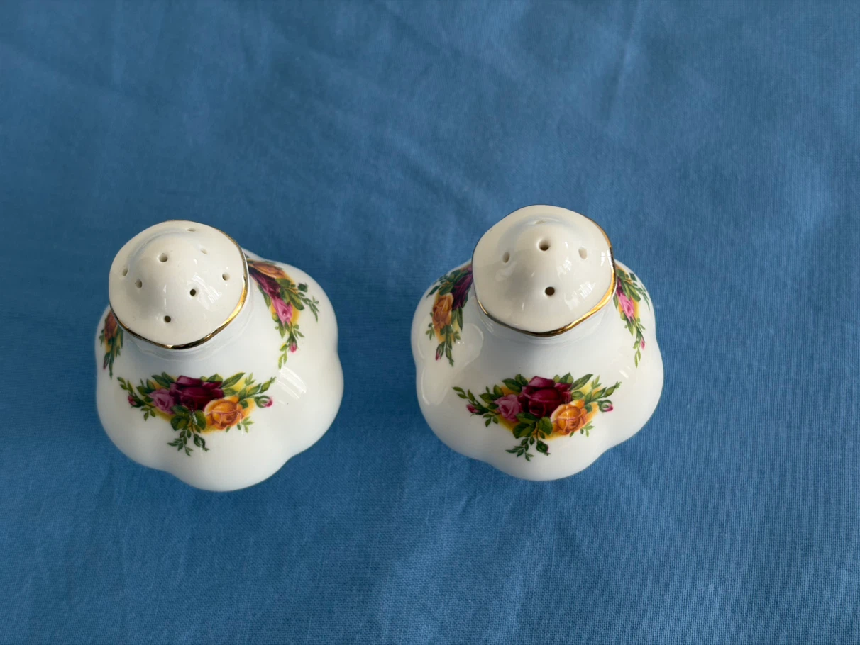 Royal Albert Old Country Roses Salt and Pepper Shakers - photo 2