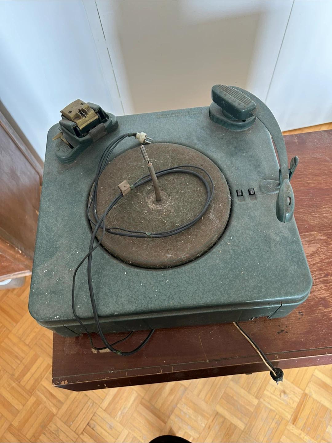 Vintage Philco Record Player and Radio Console - photo 2