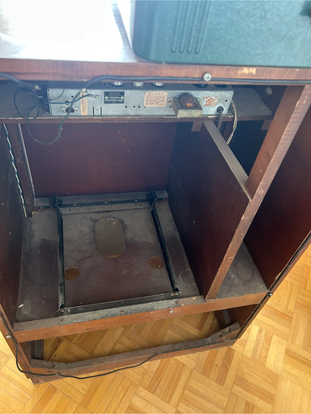 Vintage Philco Record Player and Radio Console - photo 3