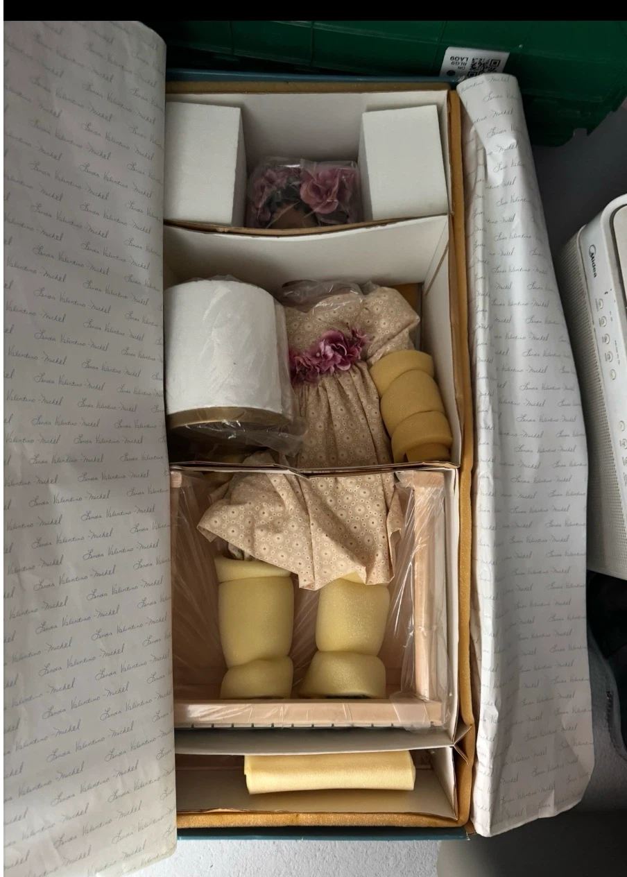 MasterPiece Gallery Limited Edition Artist Doll