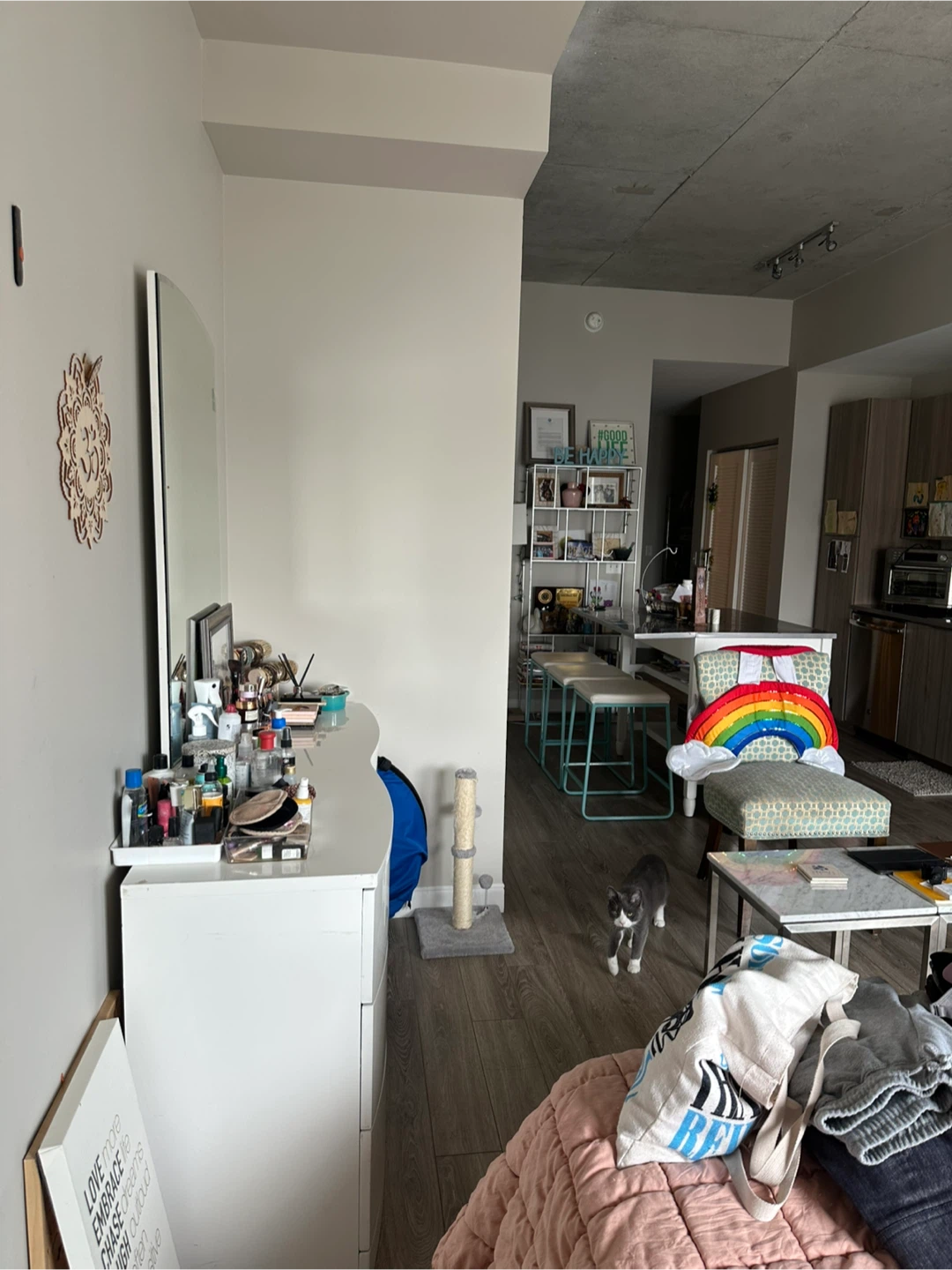 White dresser with drawers and Mirror