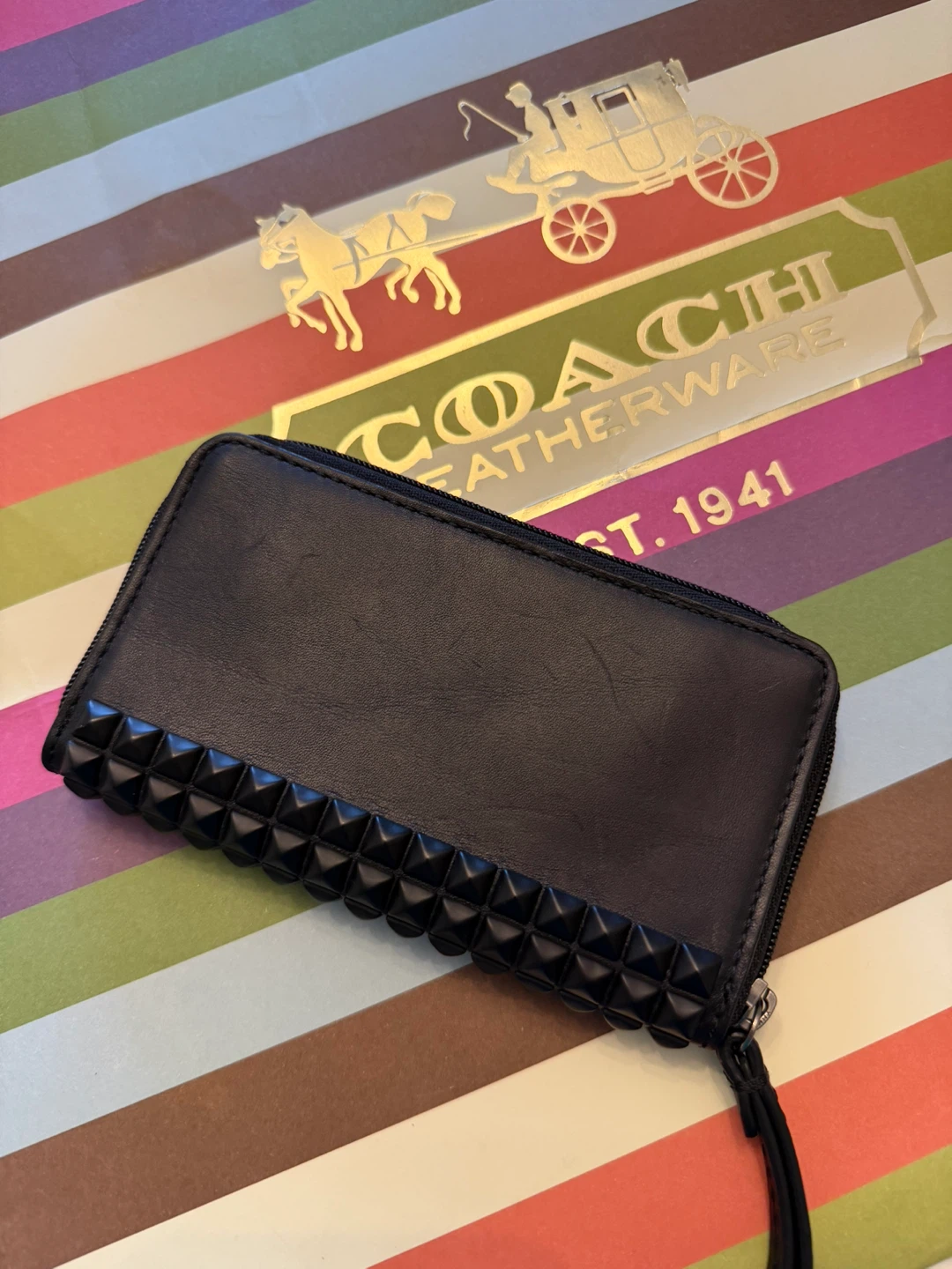 COACH Black Studded Leather wallet, great condition! - photo 3