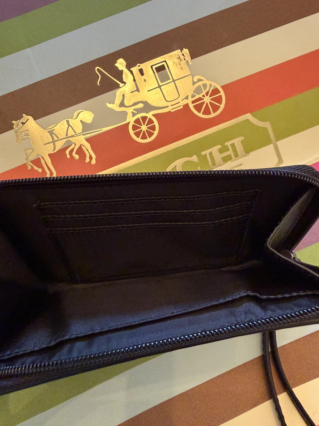 COACH Black Studded Leather wallet, great condition! - photo 4