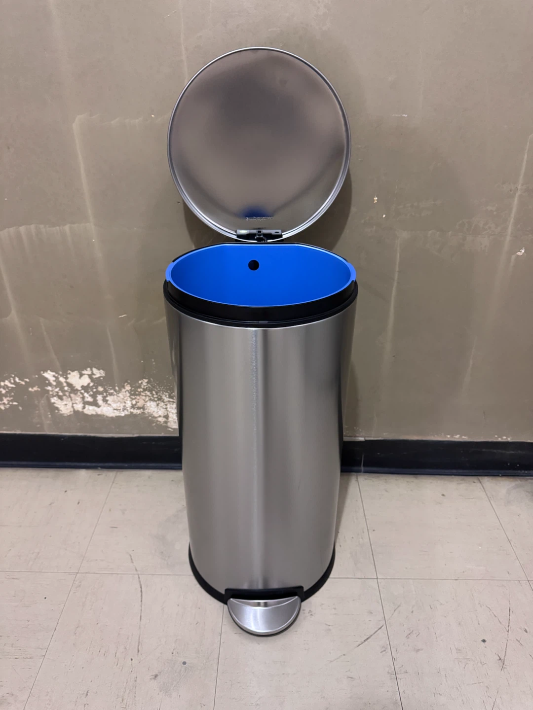 Simple Human Trash Can - READ DESCRIPTION PLEASE