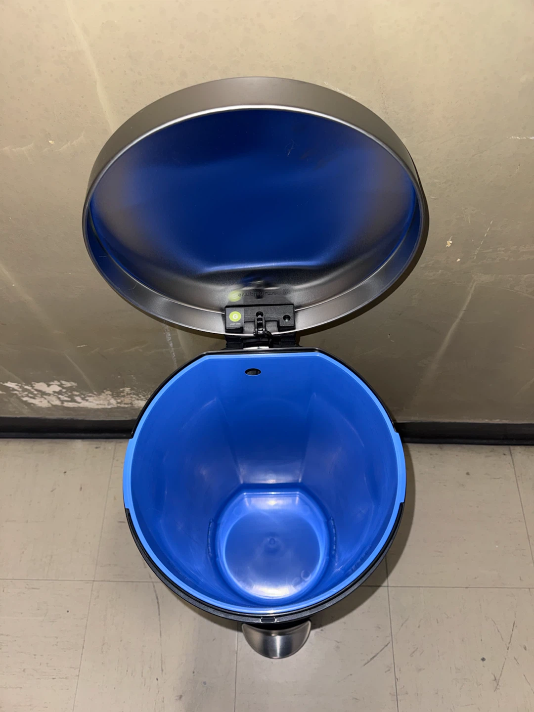 Simple Human Trash Can - READ DESCRIPTION PLEASE - photo 3