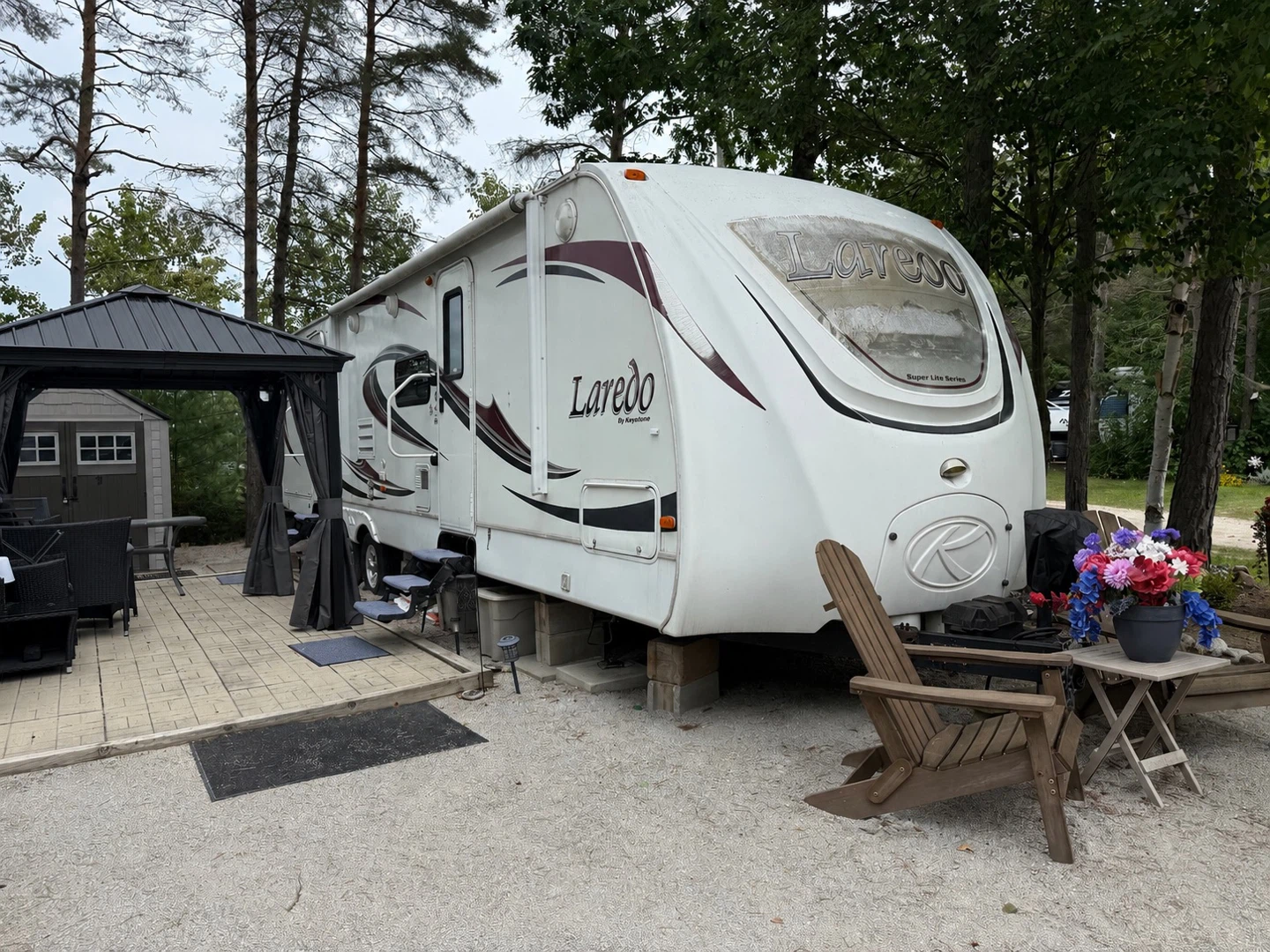 2011 Laredo 303TG - photo 2